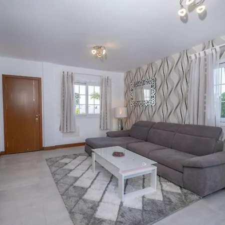Villa 9 *